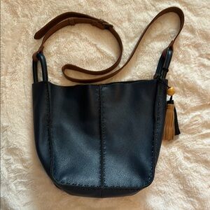 Elegant Navy Leather Shoulder Bag